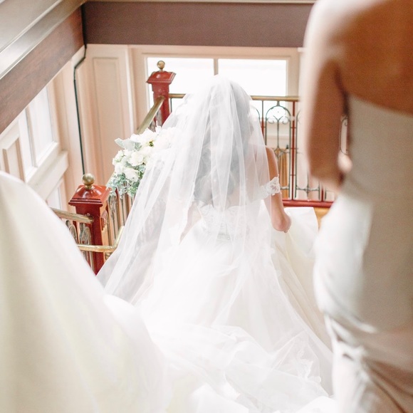 Martina Liana size 6
Veil plus two skirts one with a extra long train. - Picture 3 of 5